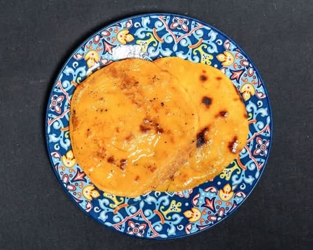 Maki Ki Roti (2) piece.
