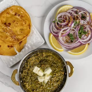 Sarson ka Saag with Two Maki di Roti